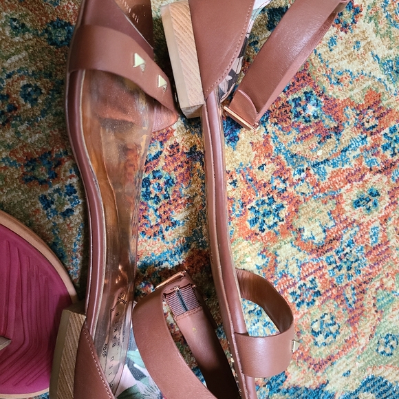 Ted Baker CAMEL 41/10US OVEY STUDDED BOW LEATHER SANDALS - Picture 5 of 8